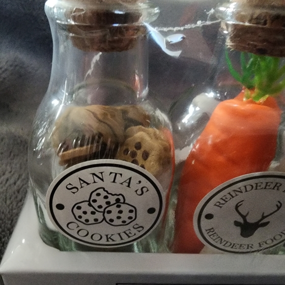 NWT Collectible bottles,Santa's 🍪, Reindeer food,Santa's hat! - Picture 2 of 6